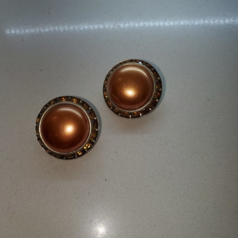 VINTAGE AMBER COLOR RHINESTONE AND FAUX PEARL EARRINGS